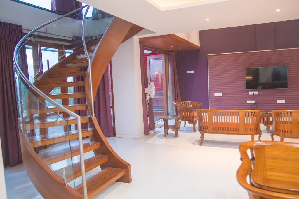 Gulmohar - Luxurious Penthouse Family Rooms Kolhapur Esterno foto
